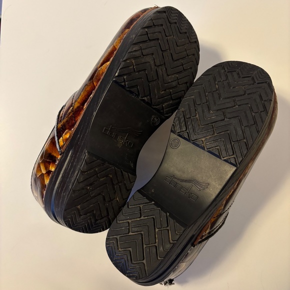 Dansko Patent Leather Clogs Embossed Brown Gold Tigers Eye Womens Shoe 39 US 8.5 - Picture 4 of 7